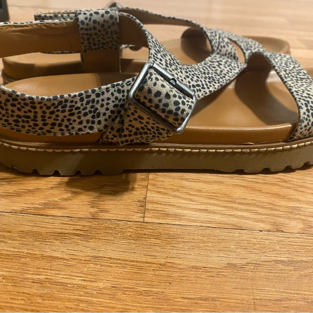 Universal Thread Leopard Sandals - Picture 3 of 4